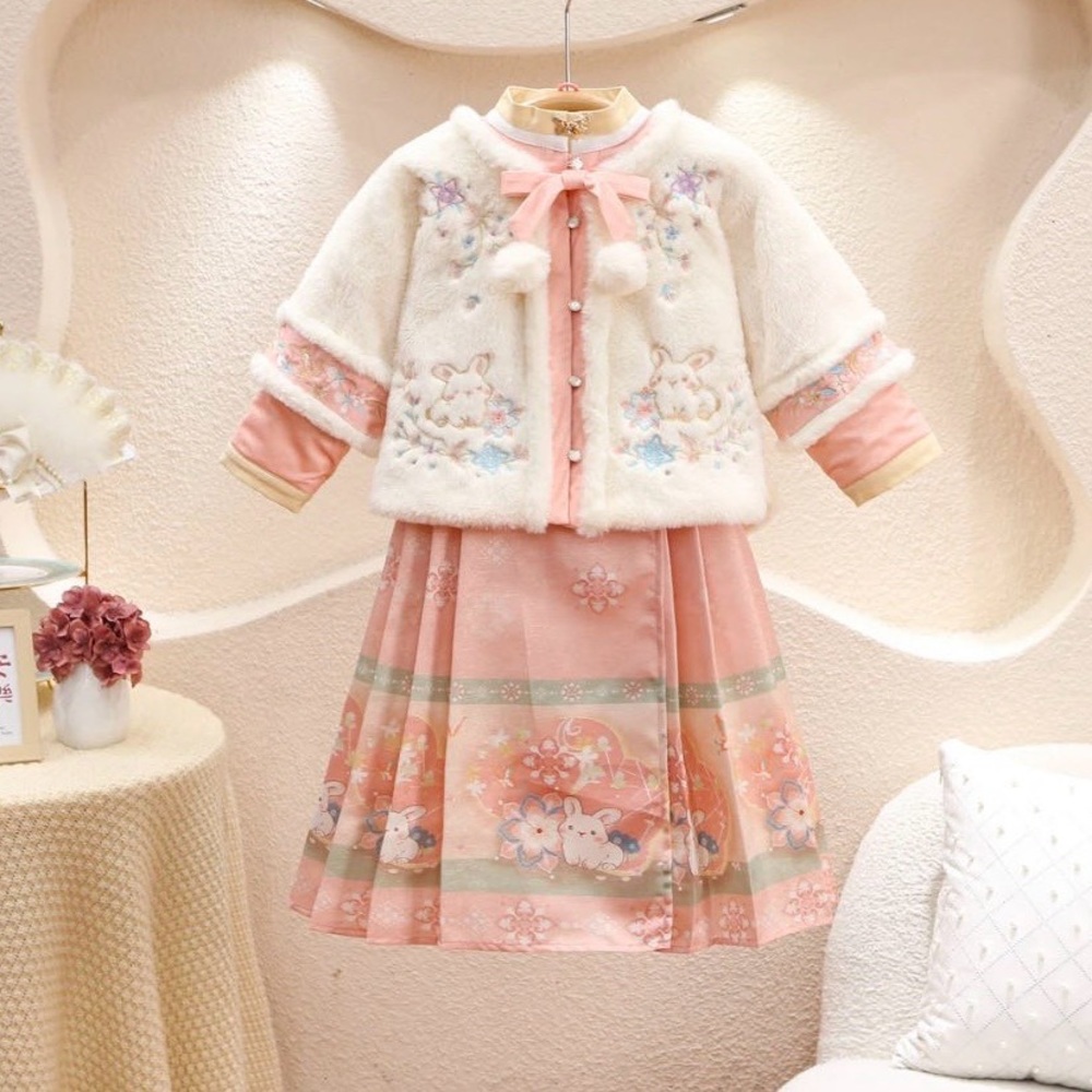 Brand new Fleece lined Chinese outfit size 3-4T (100cm)